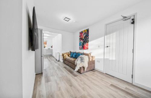 Modern & Cozy Private Double Room - Shared House by AltoLuxo Short Lets & Serviced Accommodation with Free WiFi & Parking - Foto 11