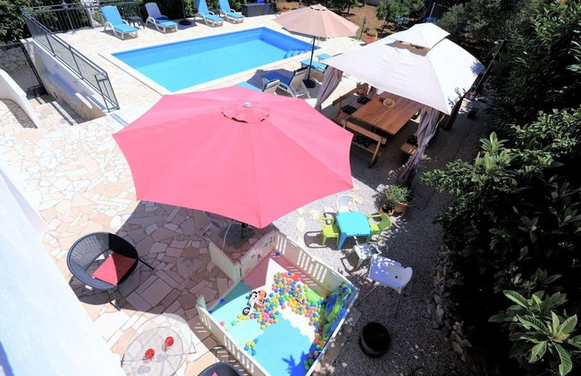 Villa Mendula Trogir - Luxury villa by the beach - heated pool - lush green garden - Photo 67