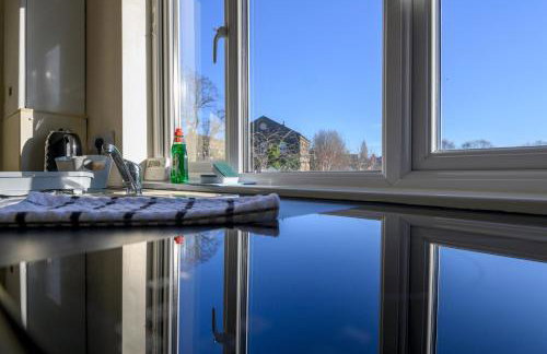 Suite in Leeds Shared Kitchen Parking2 - Pass the Keys - Photo 4