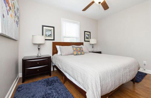 OPEN 4BR2BA Sleeps 8 Near Hwy Covered Deck - Foto 16