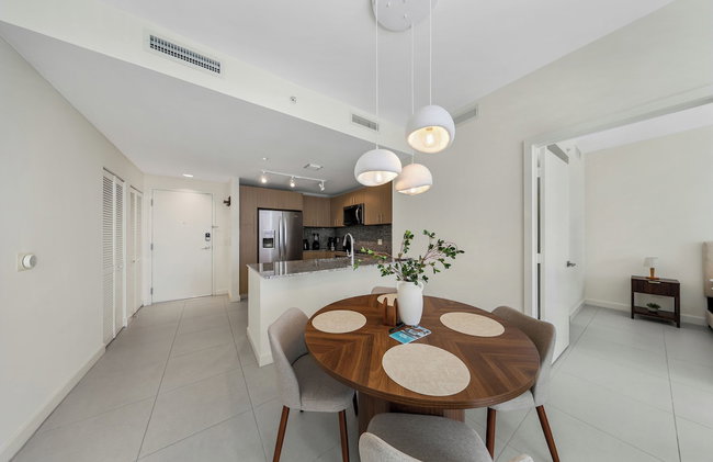 Downtown Doral Condo w-Free Parking - Foto 90