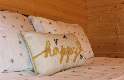 Stunning 5-Bed Cabin in Ashton Under Hill - Foto 6