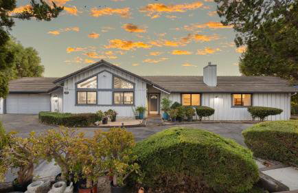 Paso Vista Bella by AvantStay Luxe Group Escape w Wine Country Views - Photo 1