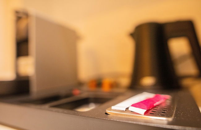 The Six Apparthotel - Photo 80