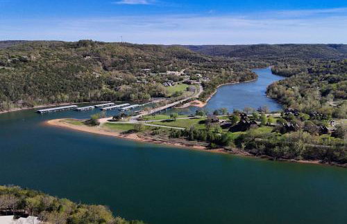 Holiday Island Escape w/ Panoramic Lake Views - Foto 5