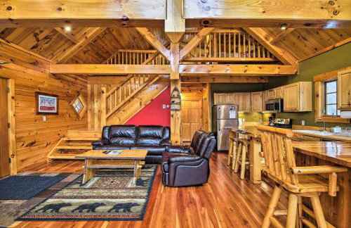 Ski Lodge Mtn Retreat with Fire Pit, Deck and Views! - Foto 7