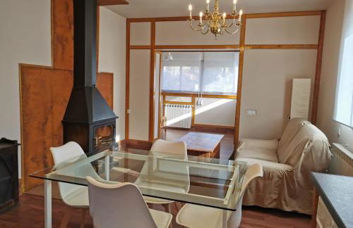 Casita independiente con jardín y chimenea. - Foto 1