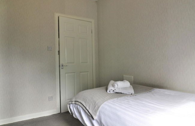 Carfin House - Motherwell - Photo 13