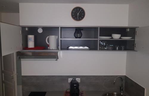 charmant studio de 30 m2 très calme avec sa grande belle terrasse et son jardin PRIVATIF - Foto 9