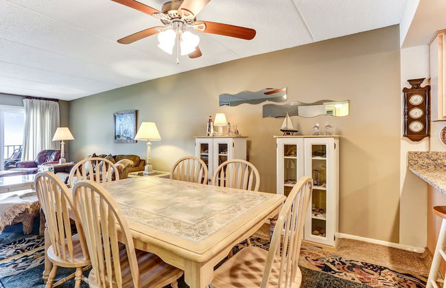 Recently Renovated Ocean Front Condo by RedAwning - Foto 17