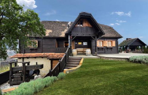 Six-Bedroom Holiday Home In Jastrebarsko - Foto 1