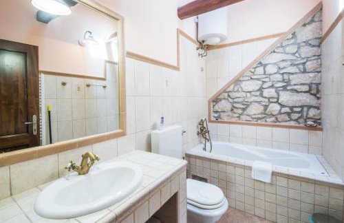 Villa Giovanna, a charming Villa with pool in a beautiful landscaped garden - Foto 42