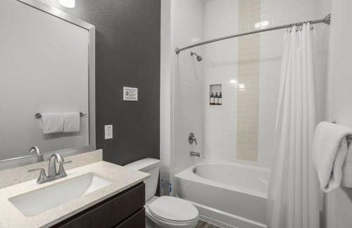 Modern 2BR CozySuites on Town Lake waterfront 03 - Foto 21