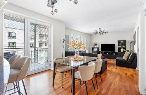 Central 2BR Park Royal Apartment with Balcony and Parking - Photo 17