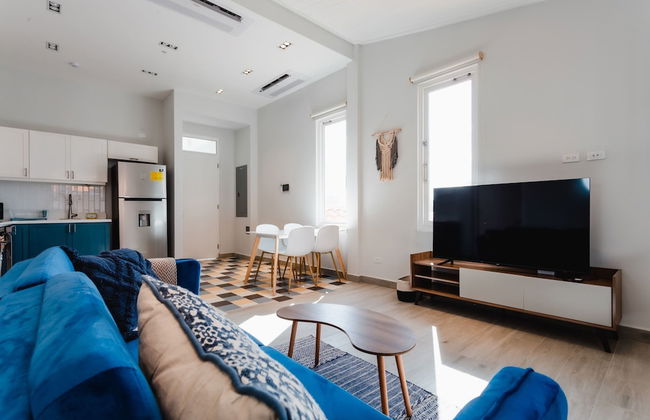 w Phenomenal 1BR w Balcony in Panama - Photo 1