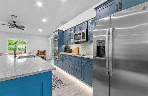 Modern Luxury Retreat in Naples - Photo 69