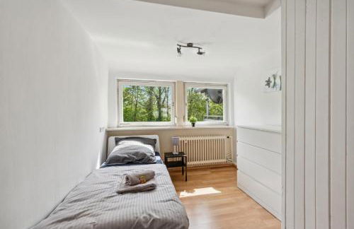 kostengünstige Wohnungen für Monteure in Zizishausen-Nürtingen, WiFi, Smart TV, Parkplatz, Autobahn A8, Stuttgart - Photo 21