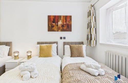 Modern 4BR House, Spacious, Garden, Free Parking - Foto 21