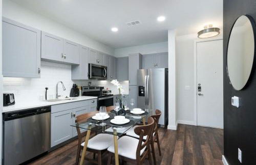 Chic 1BR w Gym & Parking Near Rvrwalk & Dome - Foto 68