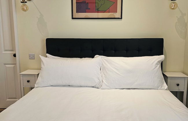 Spacious & Renovated 1-bed Garden Flat in London - Photo 7