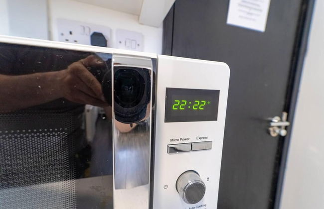 Large Studio Available on First Floor! - Foto 11