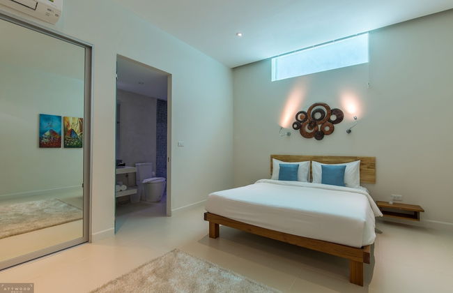 15 Bedroom Luxury Triple Sea View Villas - Photo 20