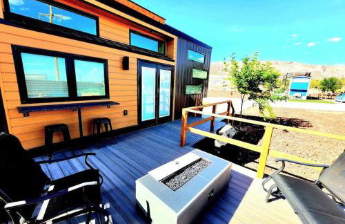 Designer Modern Tiny Home w All of The Amenities - Foto 12