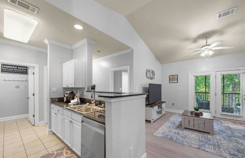 Newly Renovated Condo Minutes from The Beach, OWA Water Park and Tanger Outlets - Foto 3