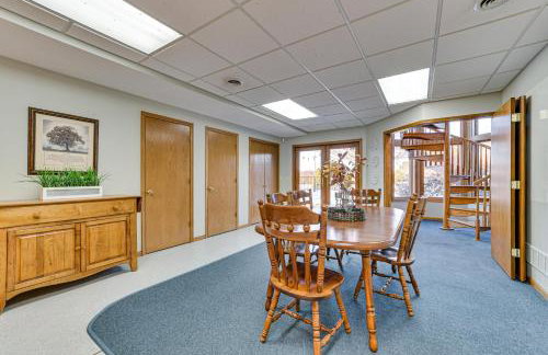 7,000 Sq Ft! Private Rapid City Estate with Pool - Foto 19