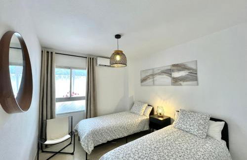 Beach Retreat 2 BR Apartment - Photo 19