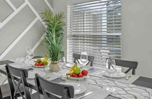 The Ritz Vacation, Heated Pool, Close 2 Disney - Photo 8