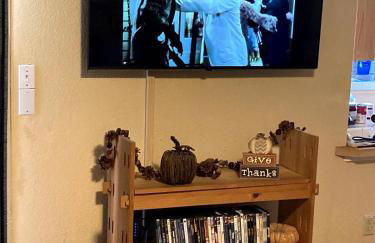 Near Yosemite Bass Lake Cabin with Hot Tub, Lake View, Pet Friendly - Photo 11