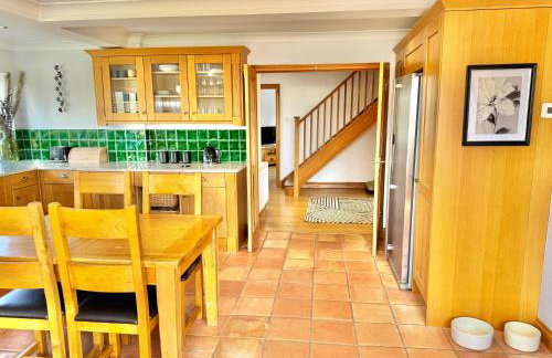 Stunning 7 Bedroom Escape Near New Forest and Beach - Large Garden - Serene Setting - Sleeps 14 - Foto 59