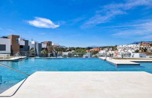 Luxury Apartment next to Golf Course in Marbella - Photo 1