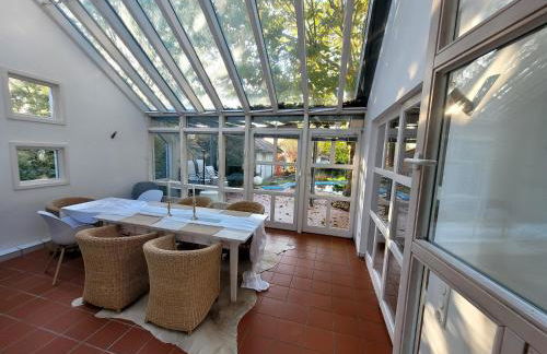 lichtdurchflutetes Architektenhaus mit 3 Schlafzimmern und Garten - Foto 9