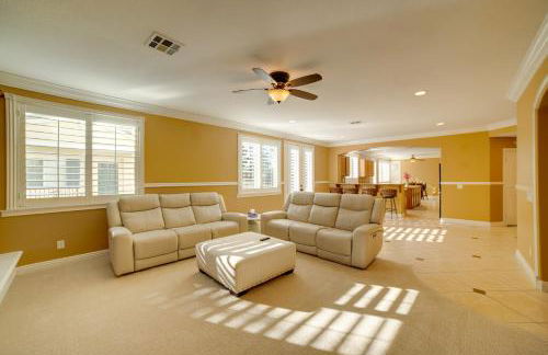 Resort-Style Oasis Expansive Riverside Mansion - Foto 10