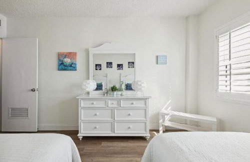 Sunrise at the Beach - 2BR Apt with Scenic Views - Foto 24