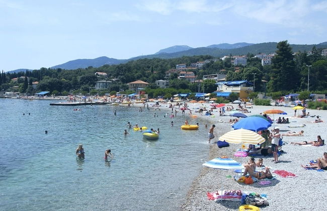 Luxury Apartment in Opatija for 8 People With Pool and Silk Bedding - Photo 22