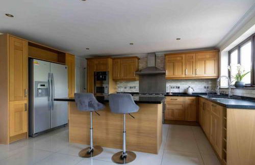 Huge 6 Bed House with Entertainment room and Hotub - Foto 16