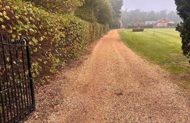 Romantic Luxury Cabin & Hot Tub near New Forest Dorset - Photo 2