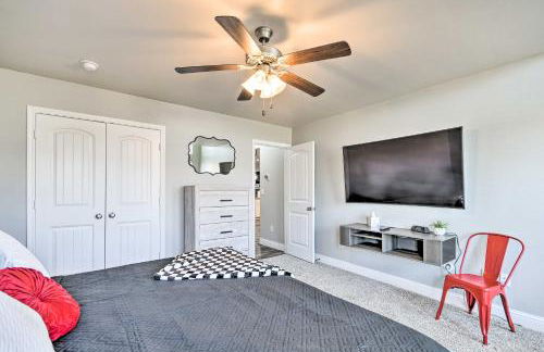 Modern Amarillo House with Fire Pit and Hot Tub! - Photo 27