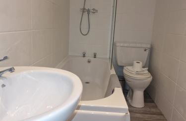 Spacious 2-Bedroom Home Comfortable Stay for 4 - Foto 14