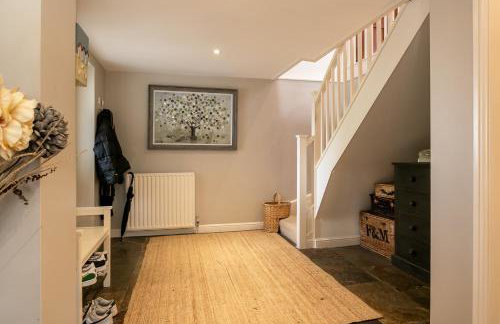 Beautiful 5-Bedroom Home with Cinema & Games Room - Foto 27