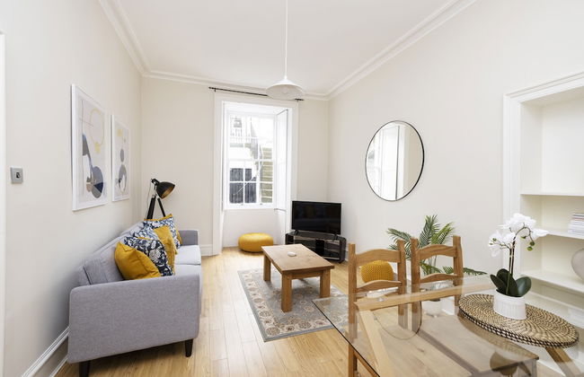 JOIVY Chic Flat Near Stockbridge Market W/ Patio - Foto 16