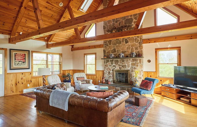 Mountain House & Cottage at Seminary Hill by Avantstay - Photo 18