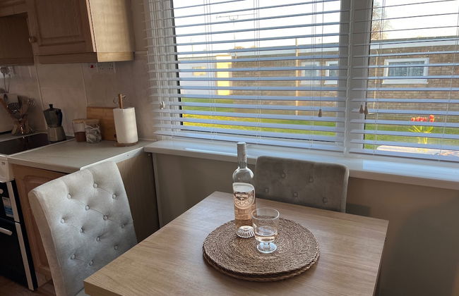 Beach Chalet - 2 Bedrooms - 4 Guests - Parking - Foto 22