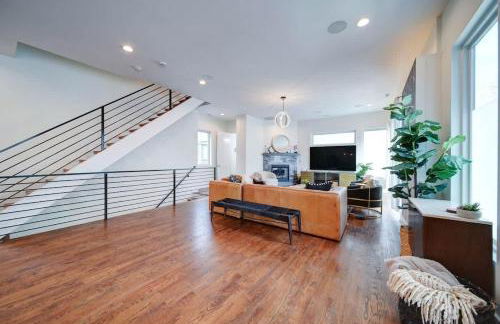 Modern Rooftop Townhome w Hot Tub & Skyline Views - Photo 40