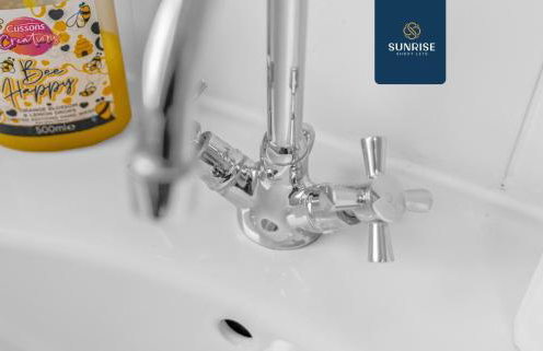 Muirton House 2 - INVOICE and REDUCED PRICE only via SUNRISE SHORT LETS DUNDEE, SLEEPS 8 has 4 Twin Bedrooms with 4 Car Parking, 2 Baths, 5 Smart TV, Fully Equipped, Garden, Free WiFi, and ONLY 9 Mins to STANNERGATE Ports - Foto 63