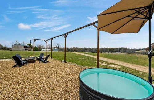 Texas Glamping near Murchison: Charming Wagon Rental Perfect for a Romantic Getaway - Foto 8