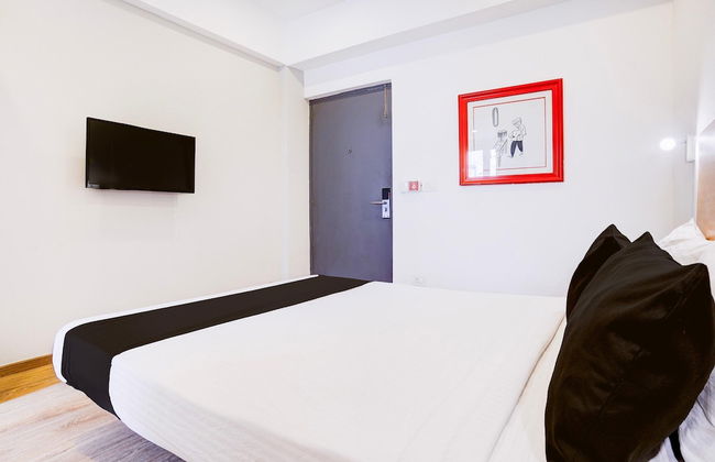 Elegant Stays at The Unicontinental Khar Mumbai - Foto 12